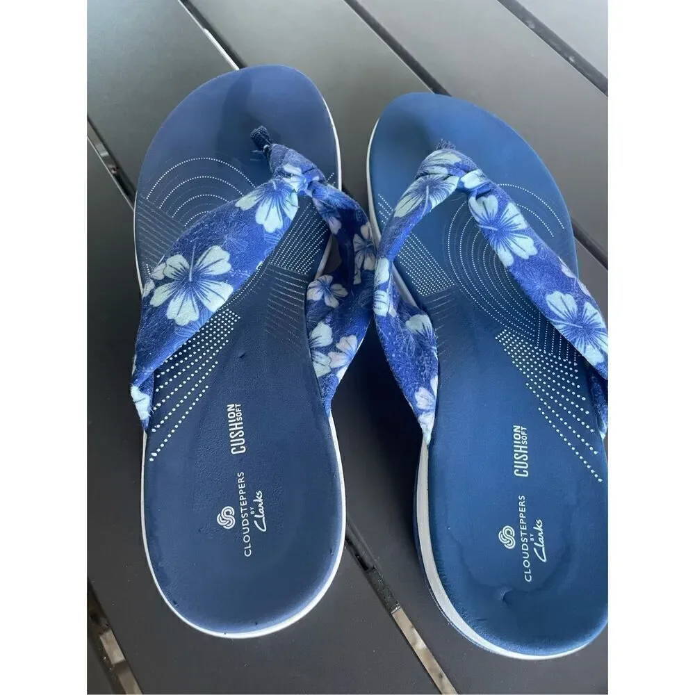 Women’s Clarks Aria Gibson Blue Floral Fabric Thong Sandals Size 10